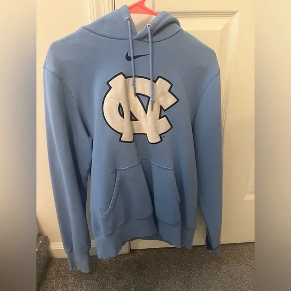 Women’s M lightly worn Nike UNC tar heels hoodie in good condition - Picture 2 of 5